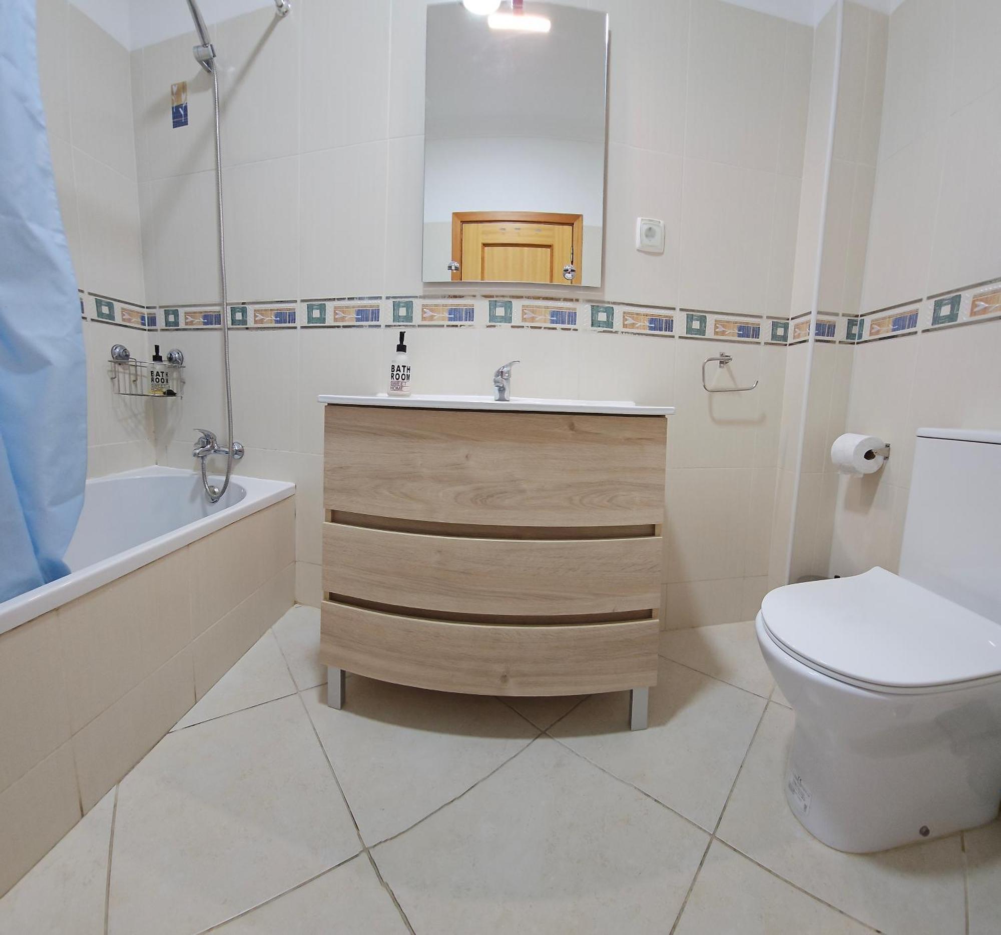 Harbour'S Way, Spacious And Cosy Apartment, With Ac Olhão Zewnętrze zdjęcie
